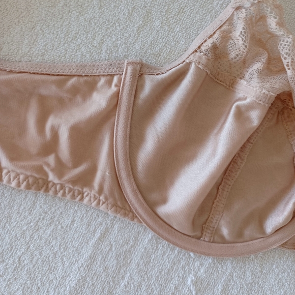Bali Lace Lift Desire Unlined Bra, size 40D - Picture 13 of 16